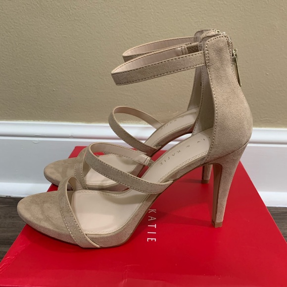Kelly & Katie Courtnee Beige Heeled Sandals Size 10 - Picture 9 of 13